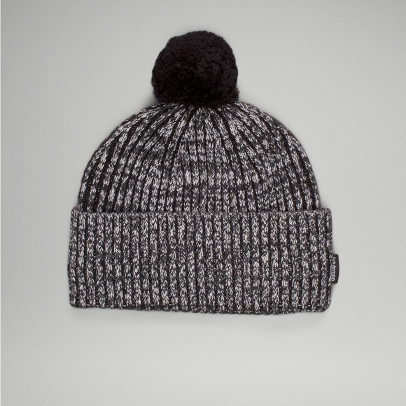 NWT Women’s Textured Fleece-Lined Knit Beanie